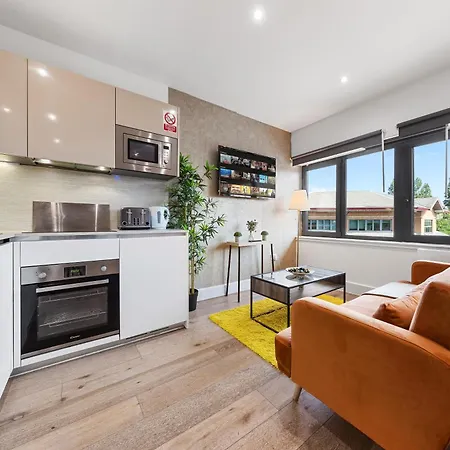 Stylish One Bedroom Flat - Sleeps 5 - Near Heathrow - Ub3 Apartment