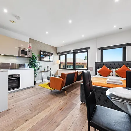 Stylish One Bedroom Flat - Sleeps 5 - Near Heathrow - Ub3