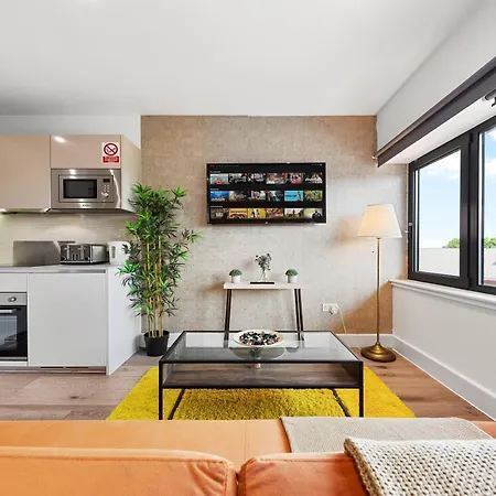 Apartment Stylish One Bedroom Flat - Sleeps 5 - Near Heathrow - Ub3 *