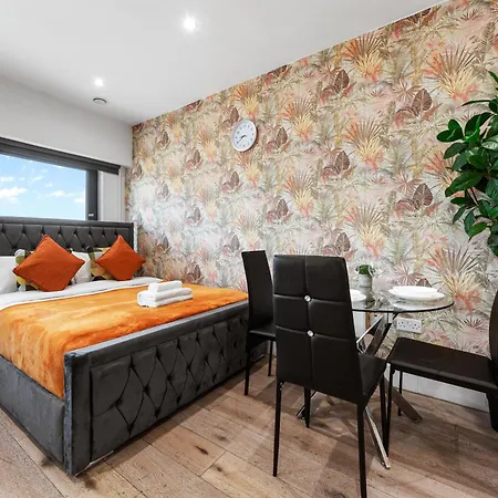 Stylish One Bedroom Flat - Sleeps 5 - Near Heathrow - Ub3 Apartment London