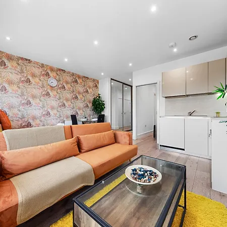 Stylish One Bedroom Flat - Sleeps 5 - Near Heathrow - Ub3 *