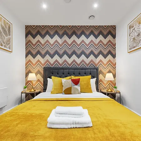 Stylish One Bedroom Flat - Sleeps 5 - Near Heathrow - Ub3 *
