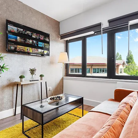 Stylish One Bedroom Flat - Sleeps 5 - Near Heathrow - Ub3 Apartment *