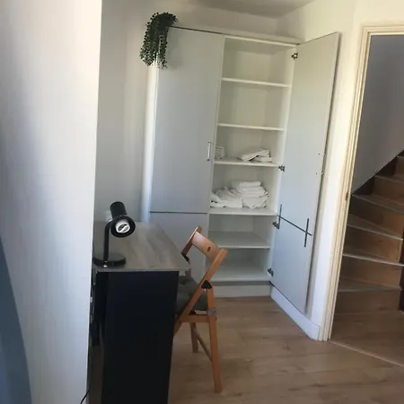 Thamesview Canary Wharf With Freeparking Holiday home *