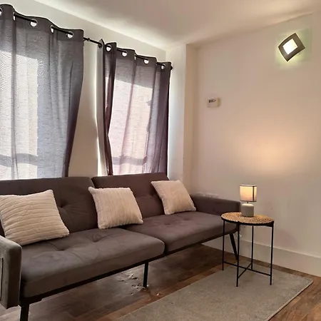 25 Percent Off Monthly 2bed Serviced Business & Family Guests Free Wifi & Netflix Sleeps 4!