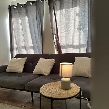 25 Percent Off Monthly 2bed Serviced Business & Family Guests Free Wifi & Netflix Sleeps 4! * London