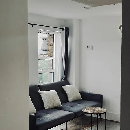 Apartment 25 Percent Off Monthly 2bed Serviced Business & Family Guests Free Wifi & Netflix Sleeps 4! *