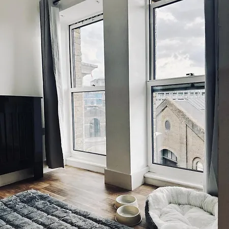 Apartment 25 Percent Off Monthly 2bed Serviced Business & Family Guests Free Wifi & Netflix Sleeps 4! *