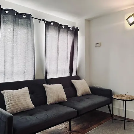 25 Percent Off Monthly 2bed Serviced Business & Family Guests Free Wifi & Netflix Sleeps 4! London