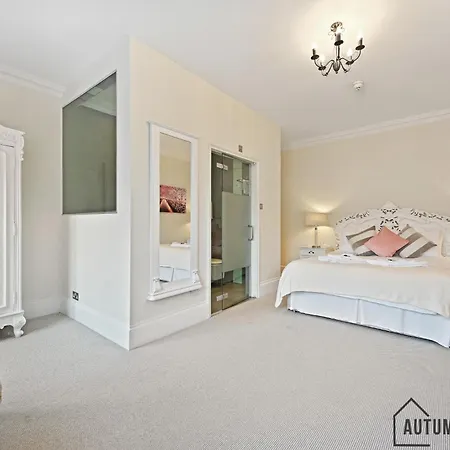 Beautiful 2 King Size Beds 2 Bath- Sleeps 5 In Earls Court