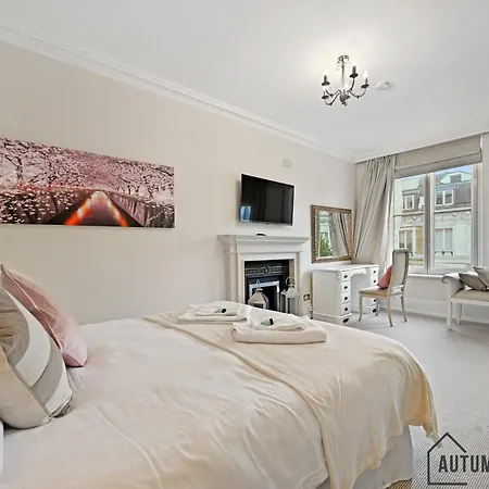 Beautiful 2 King Size Beds 2 Bath- Sleeps 5 In Earls Court * London