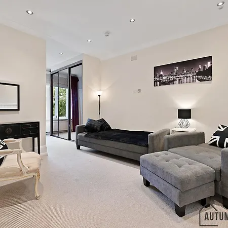 Beautiful 2 King Size Beds 2 Bath- Sleeps 5 In Earls Court