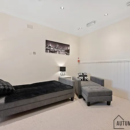 Beautiful 2 King Size Beds 2 Bath- Sleeps 5 In Earls Court Apartment
