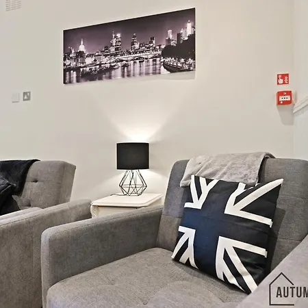 Beautiful 2 King Size Beds 2 Bath- Sleeps 5 In Earls Court *