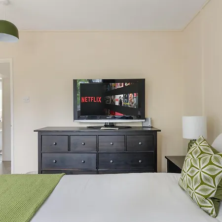 Parea Living - Cosy Flat With Skyline Views Beside Canary Wharf * London