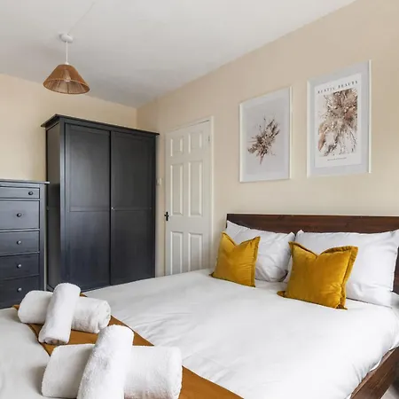 Parea Living - Cosy Flat With Skyline Views Beside Canary Wharf *