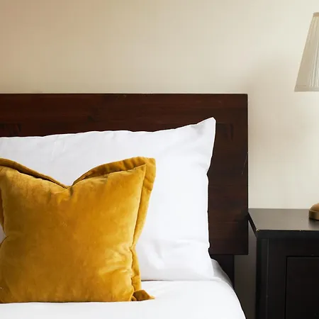 Parea Living - Cosy Flat With Skyline Views Beside Canary Wharf