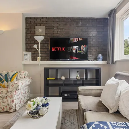 Parea Living - Cosy Flat With Skyline Views Beside Canary Wharf Apartment London