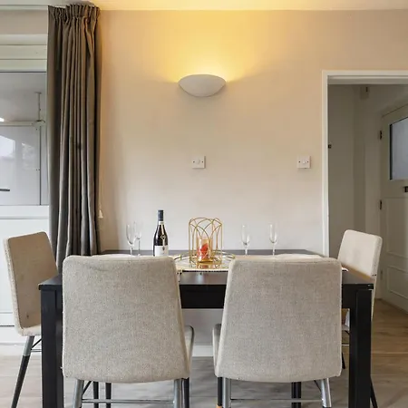 Parea Living - Cosy Flat With Skyline Views Beside Canary Wharf Apartment *