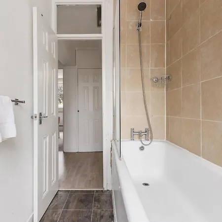 Apartment Parea Living - Cosy Flat With Skyline Views Beside Canary Wharf *