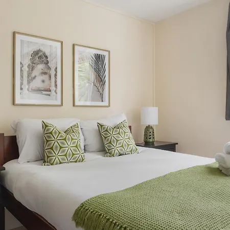Parea Living - Cosy Flat With Skyline Views Beside Canary Wharf Apartment *