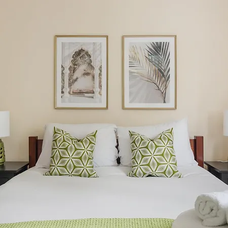 Apartment Parea Living - Cosy Flat With Skyline Views Beside Canary Wharf London