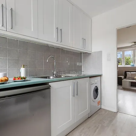 Parea Living - Cosy Flat With Skyline Views Beside Canary Wharf Apartment
