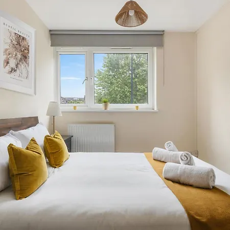 Apartment Parea Living - Cosy Flat With Skyline Views Beside Canary Wharf London