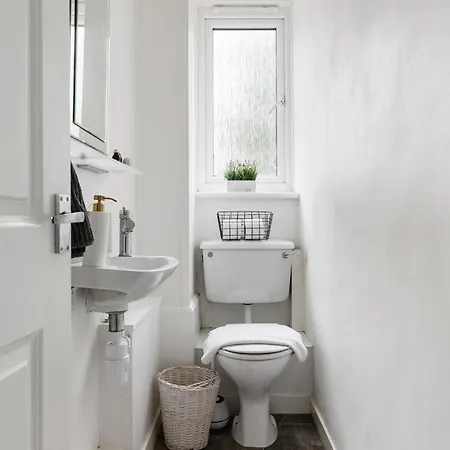 Parea Living - Cosy Flat With Skyline Views Beside Canary Wharf London