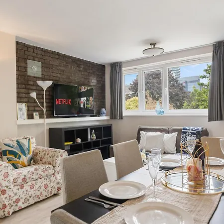 Apartment Parea Living - Cosy Flat With Skyline Views Beside Canary Wharf *