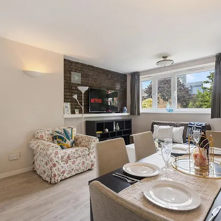 Parea Living - Cosy Flat With Skyline Views Beside Canary Wharf Apartment London