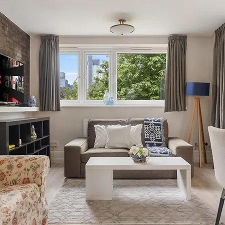 Apartment Parea Living - Cosy Flat With Skyline Views Beside Canary Wharf London
