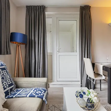 Parea Living - Cosy Flat With Skyline Views Beside Canary Wharf * London