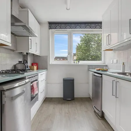 Apartment Parea Living - Cosy Flat With Skyline Views Beside Canary Wharf London