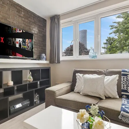 Parea Living - Cosy Flat With Skyline Views Beside Canary Wharf * London