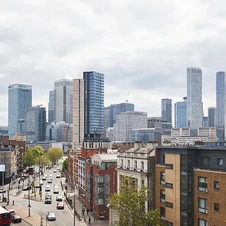 Parea Living - Cosy Flat With Skyline Views Beside Canary Wharf Apartment *