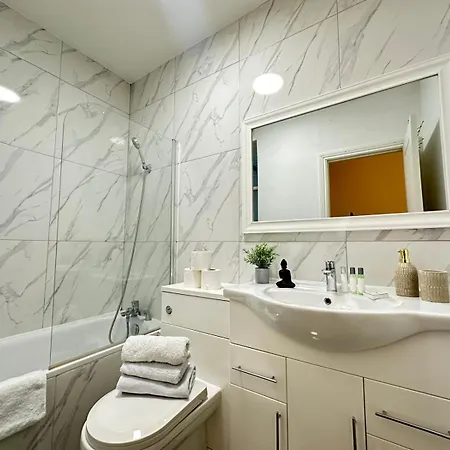 Oxford Street Four Bedroom Luxury