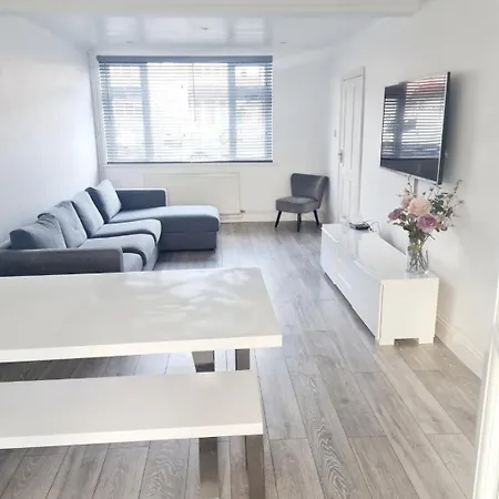 Holiday home 3 Bedroom House London Harrow