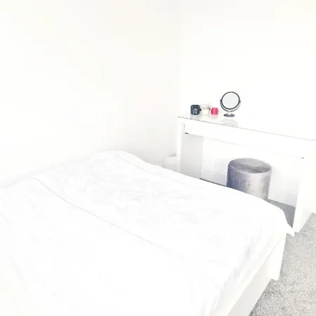 3 Bedroom House London *