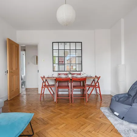 Tower Bridge Hideaway - Whitechapel Apartment *