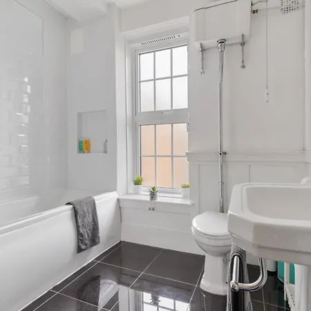 Tower Bridge Hideaway - Whitechapel *