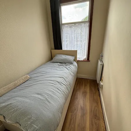 Homestay Spacious In Ilford