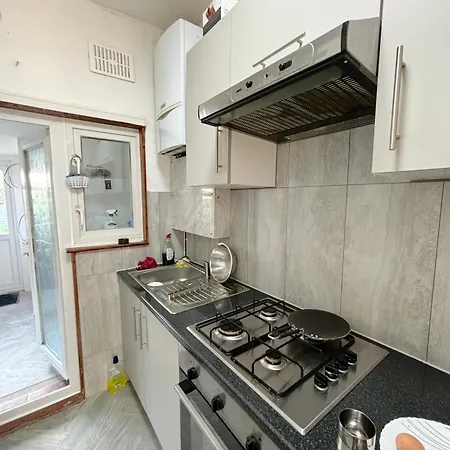 Homestay Spacious In Ilford