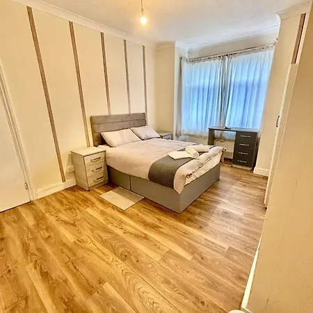 Spacious In Homestay Ilford