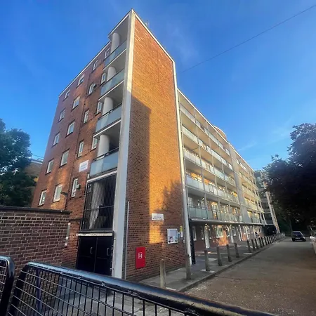 Hethpool House Hall Place * London