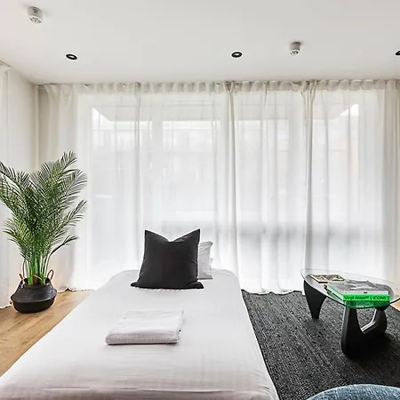 Stylish And Sleek East Retreat London