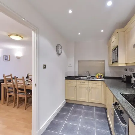 Beautiful 4-bedroom Flat In Bridge/borough! Apartment *