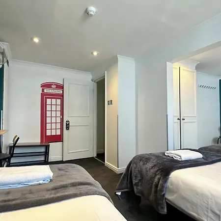 Smart Hyde Park View Hostel