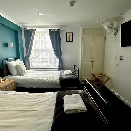 Smart Hyde Park View Hostel *