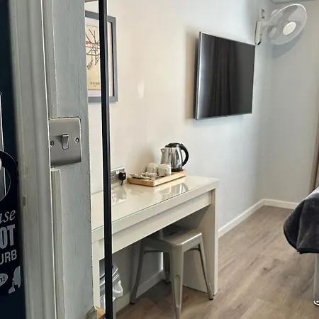 Smart Hyde Park View Hostel